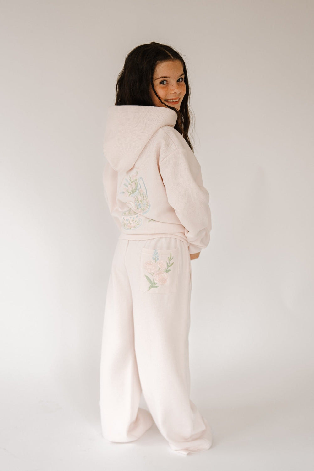 Happy Camp3r Pour Kindness Youth Sweatpants, Baby Pink