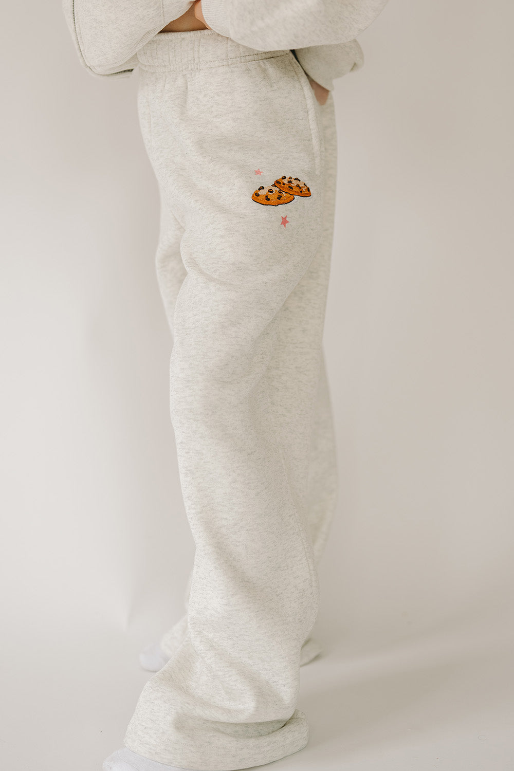 Happy Camp3r Chocolate Chip Cookies Youth Sweatpants, Oatmeal Heather Gray
