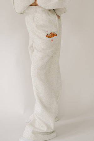 Happy Camp3r Chocolate Chip Cookies Youth Sweatpants, Oatmeal Heather Gray